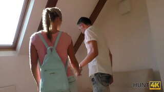 HUNT4K. Lovec izpolnjuje nekaj, v parku in kupi dekleta vroče telo