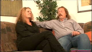 Geile milf mat risege Krügen kréien sprooch liesen vun Hirem Liewen huet hien cum op Hir grousse Brüste