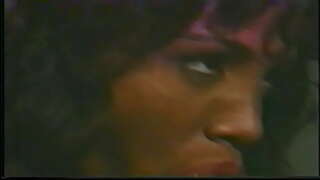 90er Joer Action starring Sinnamon Léift Cumisha Amado Kira Komikerin Shonna Lynn