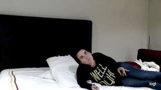 Ek gee haar lechita terwyl die ander naai