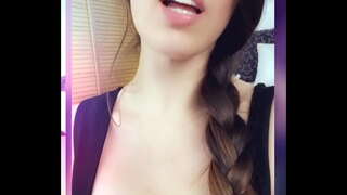 Video clips masturbéieren, probéieren, op Kleedung an nackt aus dem Februar 2020