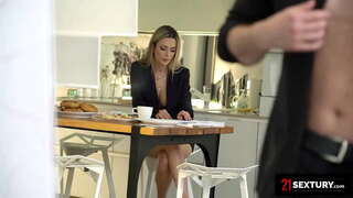 Романскиот Бебе Сака Добра Assfucking Да Започнете Со Неа Ден