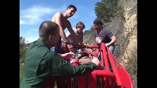 Perverse black floozie Kelly Rami mat grousser Klopfer géif, wann véier geile Kerle steckte Dir an all Hir als &quot;verdaamt&quot; Lächer