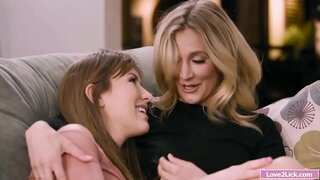 ماں اس کے گدا fingering اور کی طرف سے چاٹ لیا ربیبہ