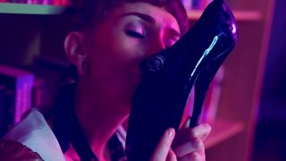 Meu querido diário de nalingaw da quarentena: nagluksolukso com ka bucetinha taliwala sa daghan nga mga baba ug ang hataas nga jump