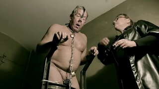 Gospodarica April - Črna catsuit iz lateksa suženj bili uporabljeni